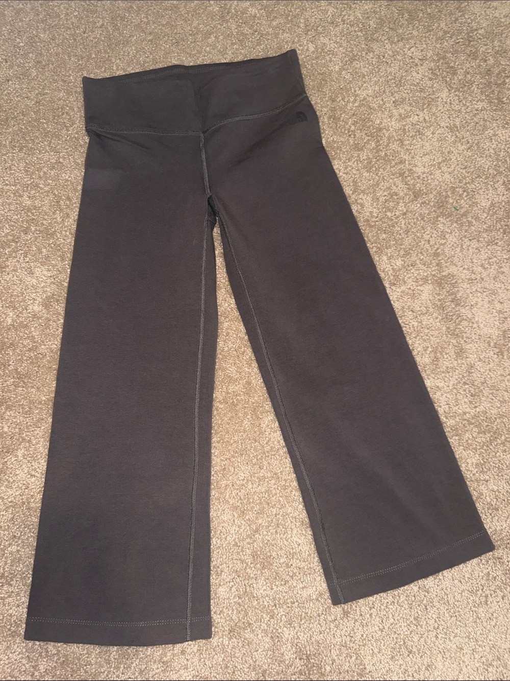 The North Face Women's Dark Wide-Leg Cropped Leggings - XS. B15